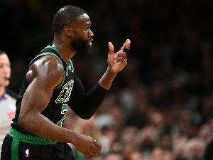 22岁123天！文班亚马季后赛单场至少19分15板2帽 马刺最年轻球员